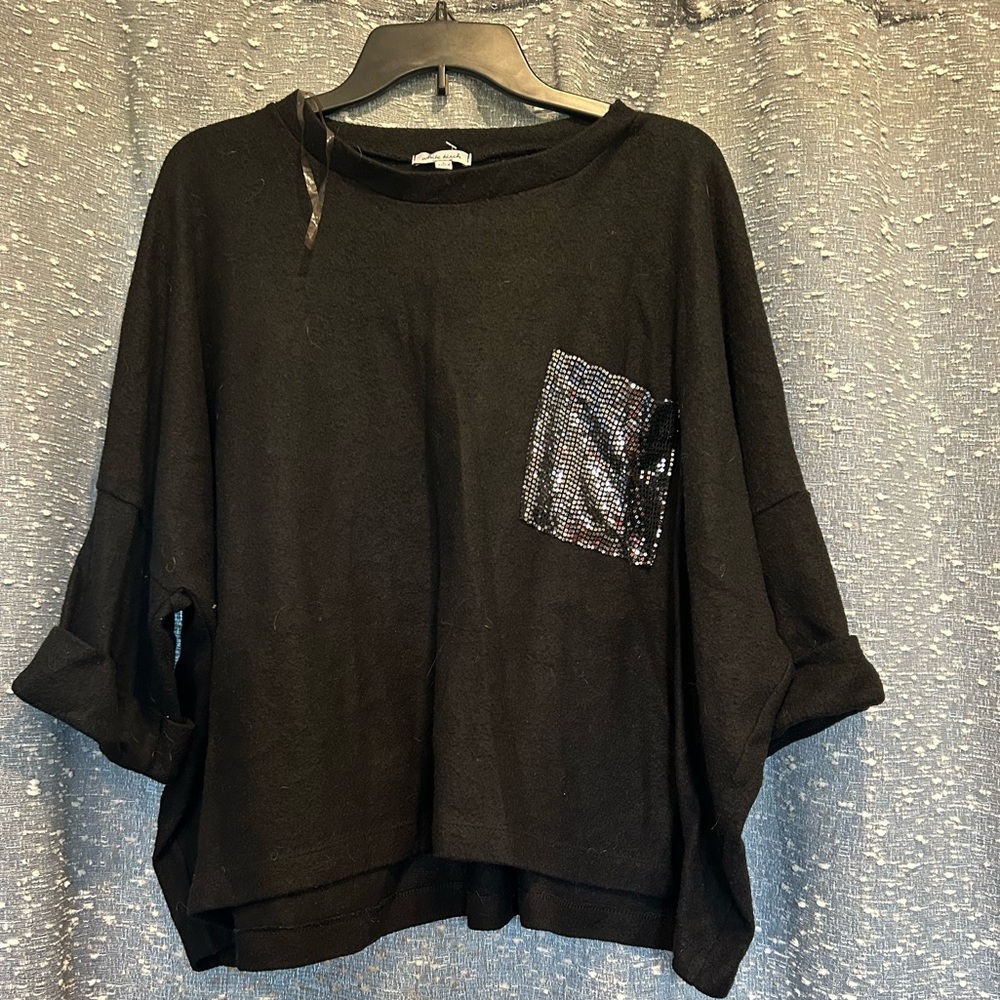Back crop top with sequins pocket